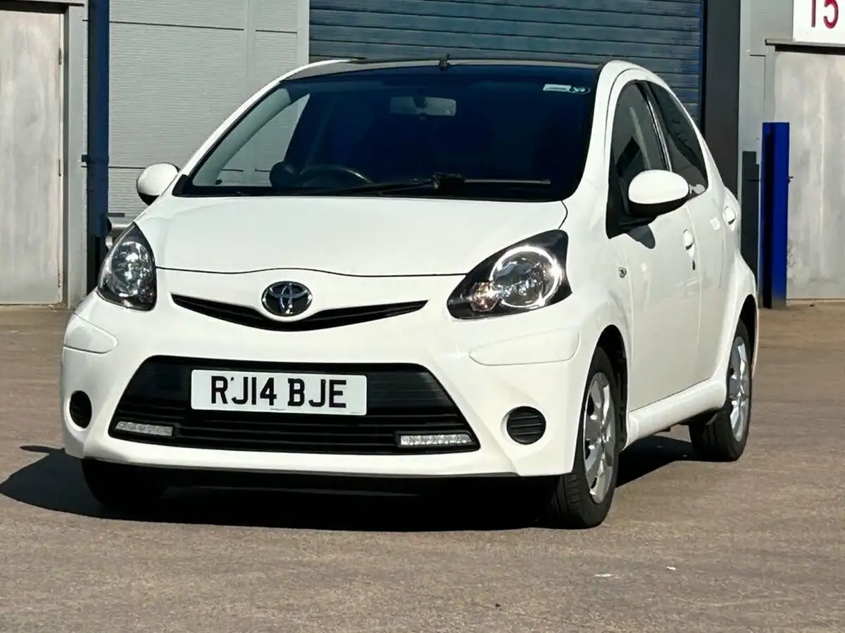 2014-toyota-aygo-10-move-style-5d-big-0