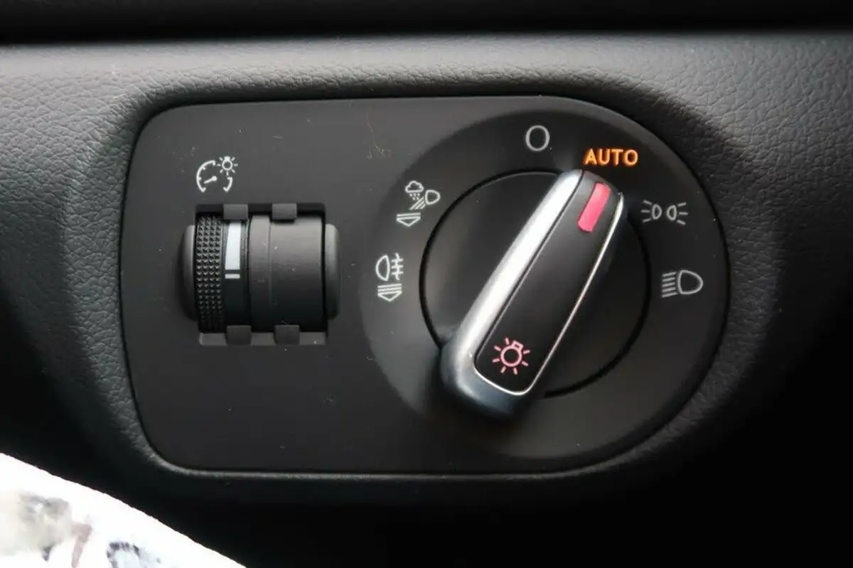 2015-audi-q3-20-quattro-s-line-plus-180ps-ss-tronic-big-35