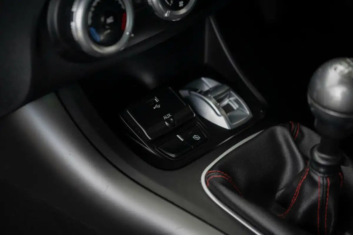 2015-alfa-romeo-giulietta-14-tb-sprint-big-19
