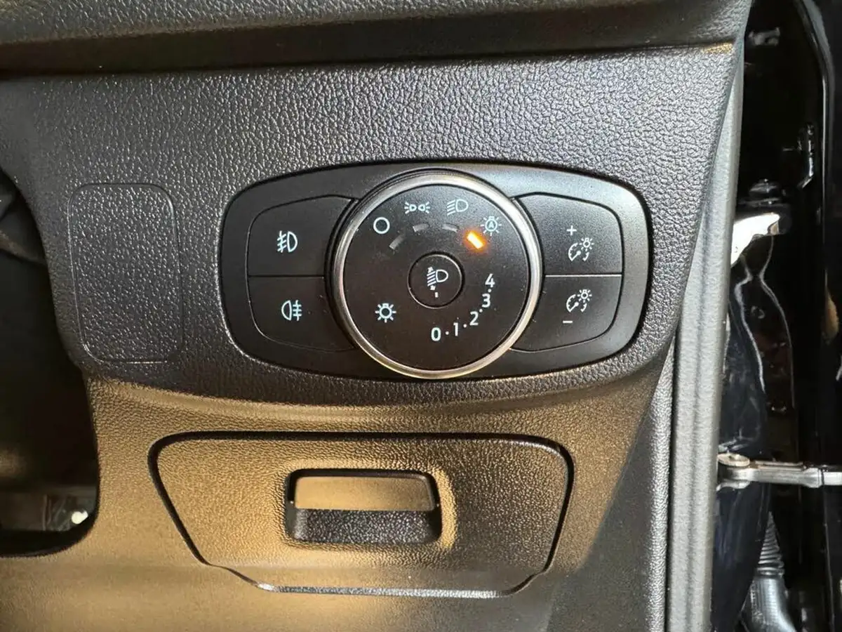 2019-ford-focus-15t-st-line-hatchback-big-23