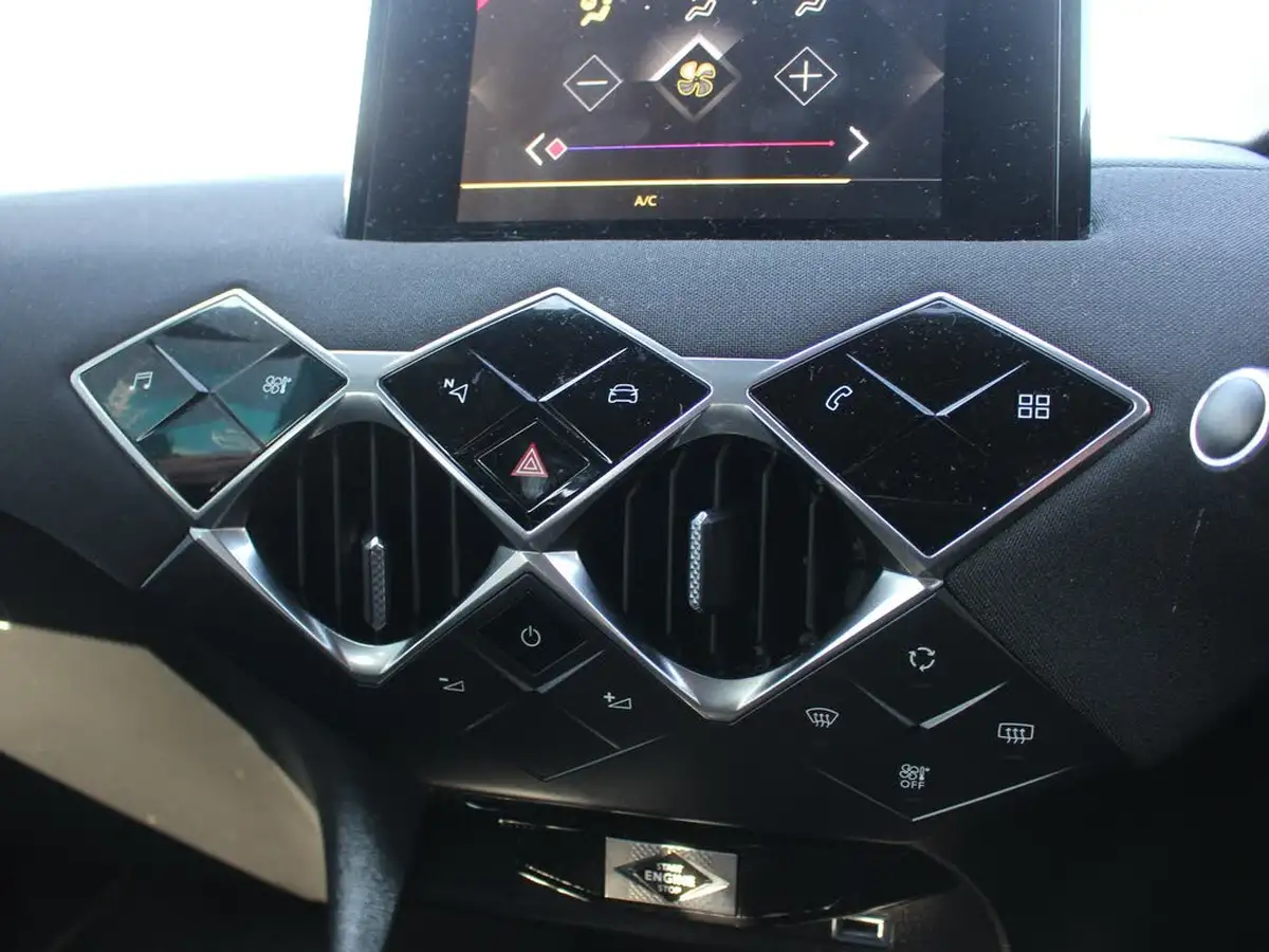 2019-ds-ds-3-crossback-12-puretech-elegance-100ps-big-54