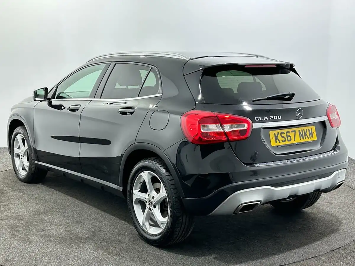 2017-mercedes-benz-gla-class-16-gla-200-sport-big-4