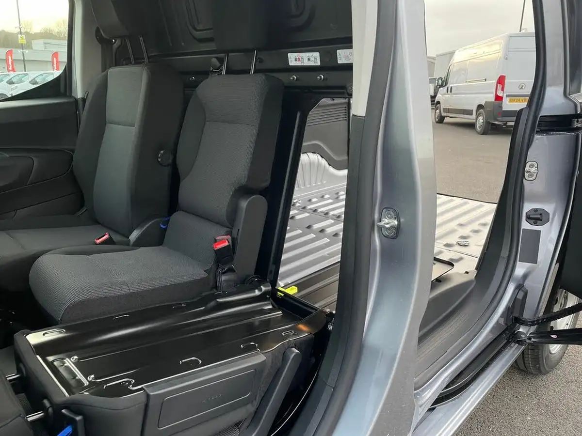 2024-peugeot-partner-15-bluehdi-professional-100pseu6d-big-15