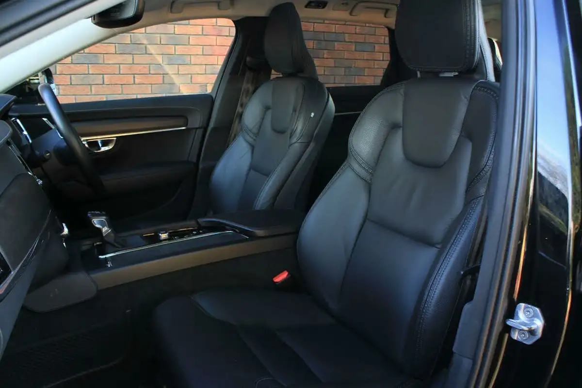 2019-volvo-v90-20td-d5-cross-country-plus-big-18
