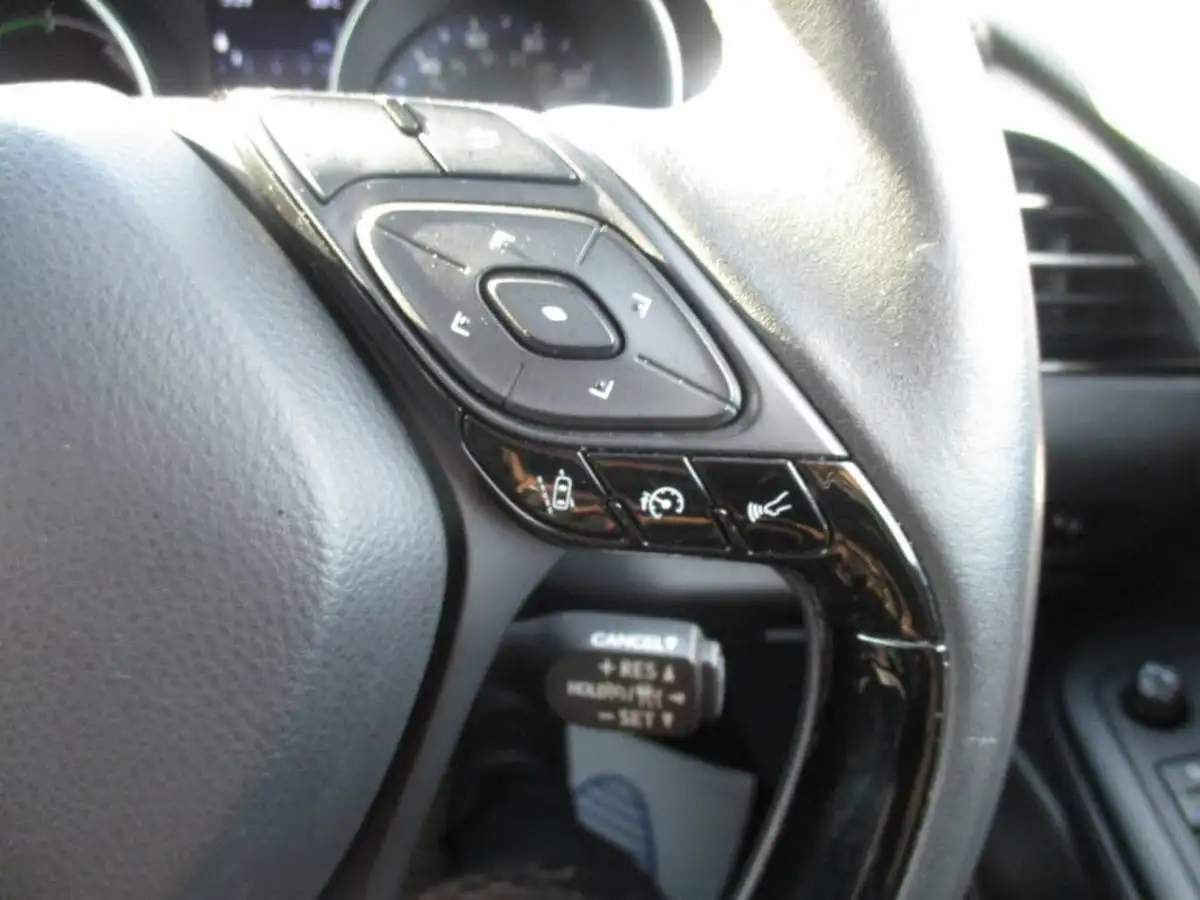 2021-toyota-c-hr-18-vvt-i-icon-big-15