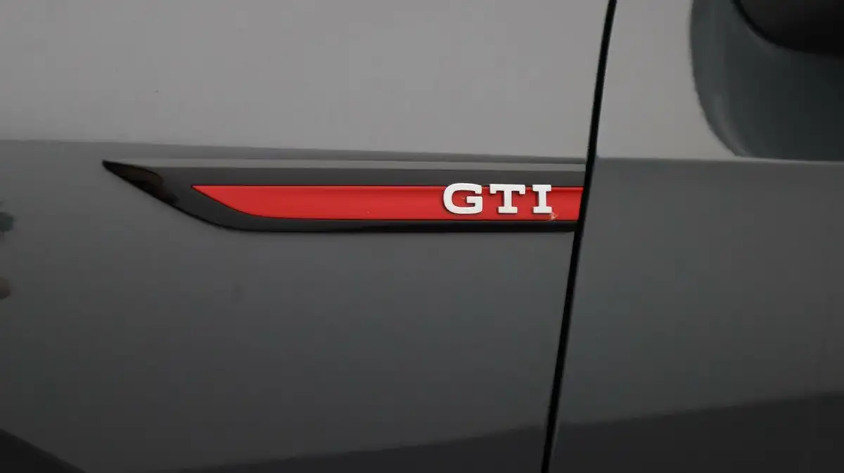 2022-volkswagen-golf-20-tsi-gti-dsg-big-20