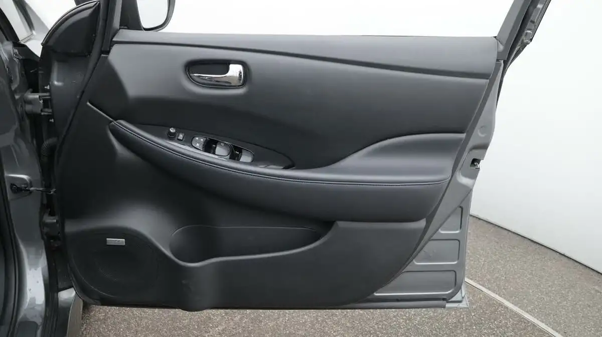 2021-nissan-leaf-e-e-tekna-big-15