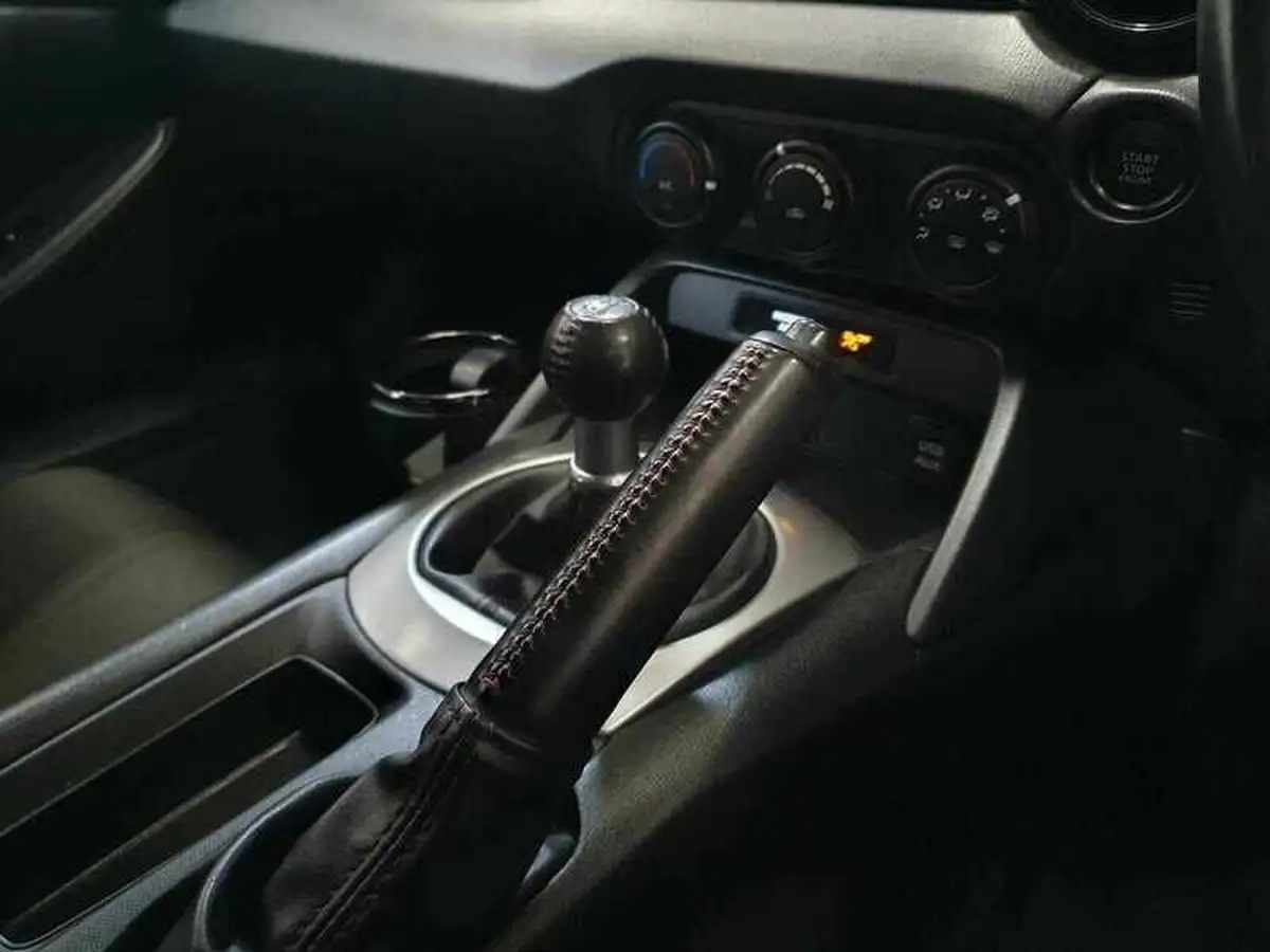 2016-mazda-mx-5-15-se-big-13