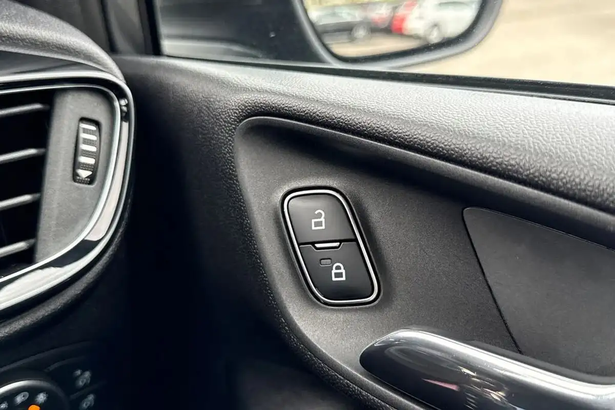 2019-ford-fiesta-10t-zetec-5d-big-39