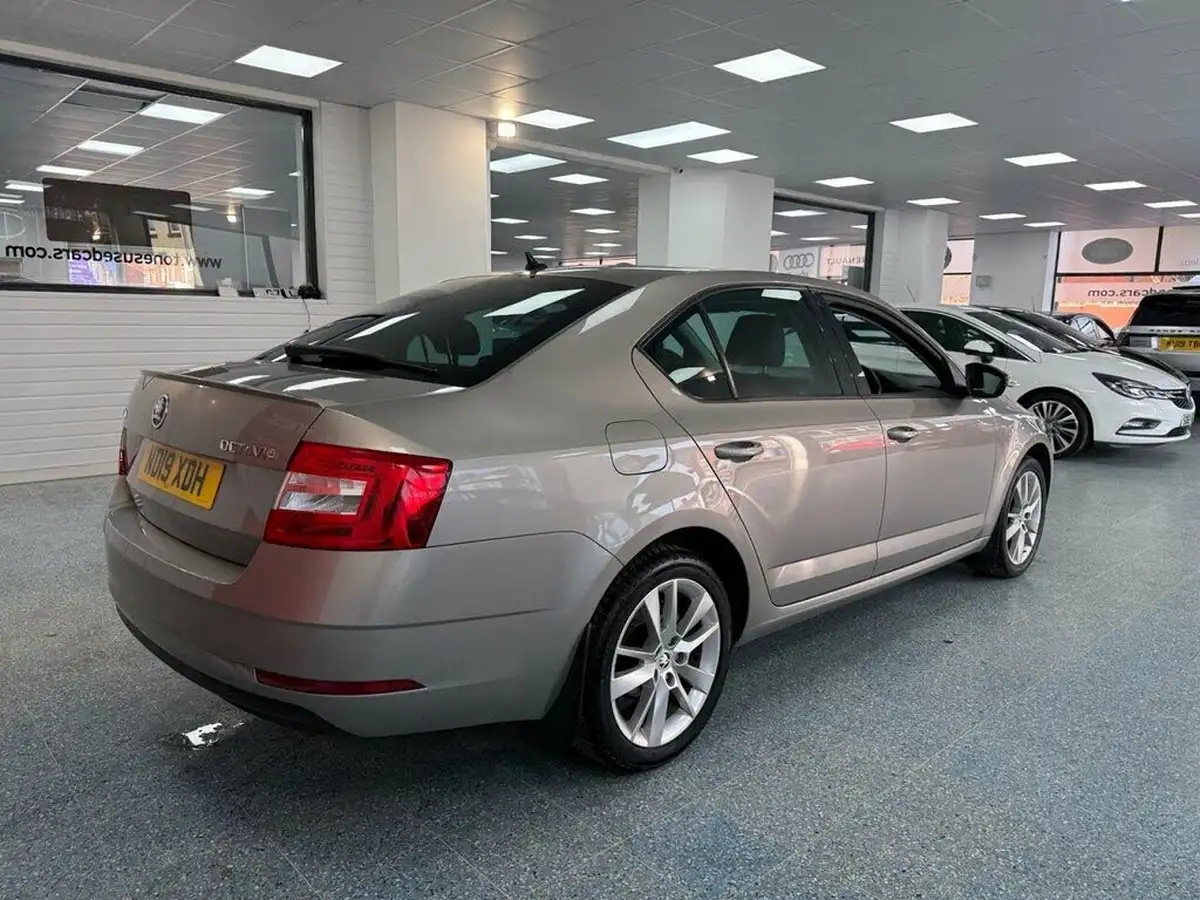 2019-skoda-octavia-15-tsi-se-l-hatchback-dsg-big-2
