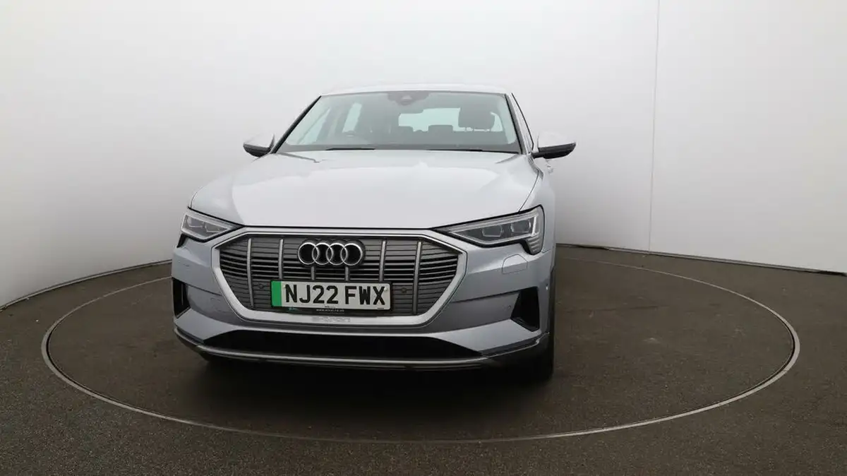 2022-audi-e-tron-55e-technik-station-wagon-big-30