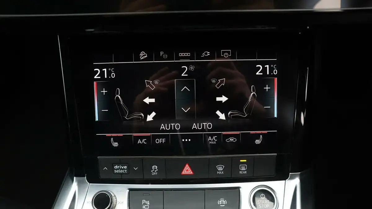2022-audi-e-tron-55e-technik-station-wagon-big-12