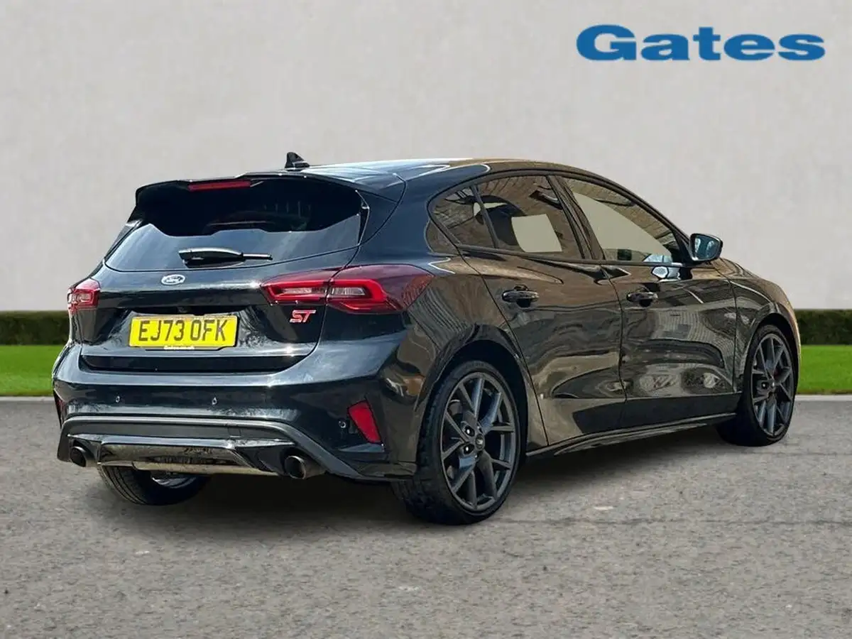 2023-ford-focus-23t-st-hatchback-big-6