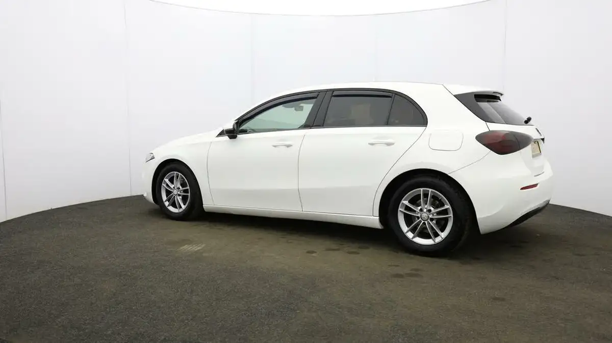 2018-mercedes-benz-a-class-15d-a180d-se-116ps-ss-7g-dct-big-57