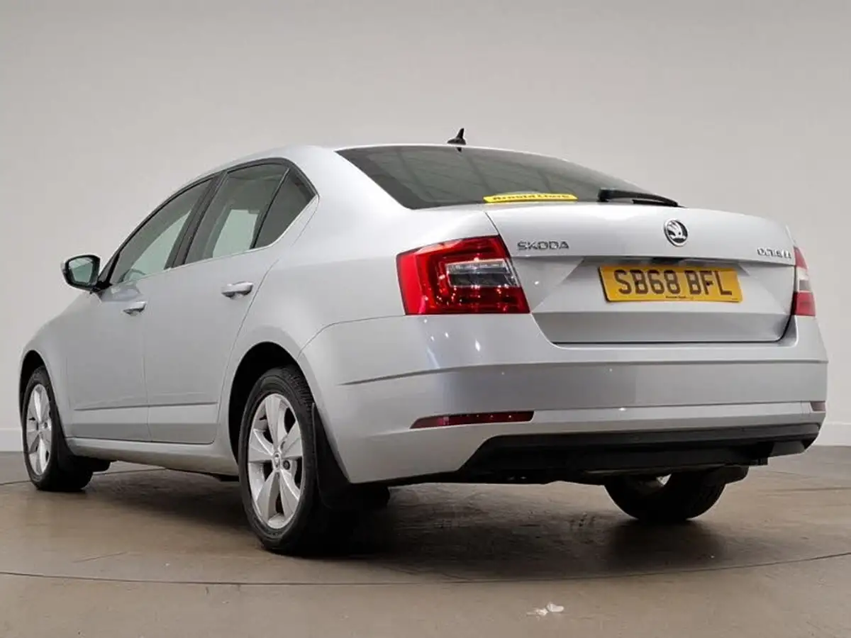 2018-skoda-octavia-16tdi-se-technology-scr-hatchback-dsg-big-1