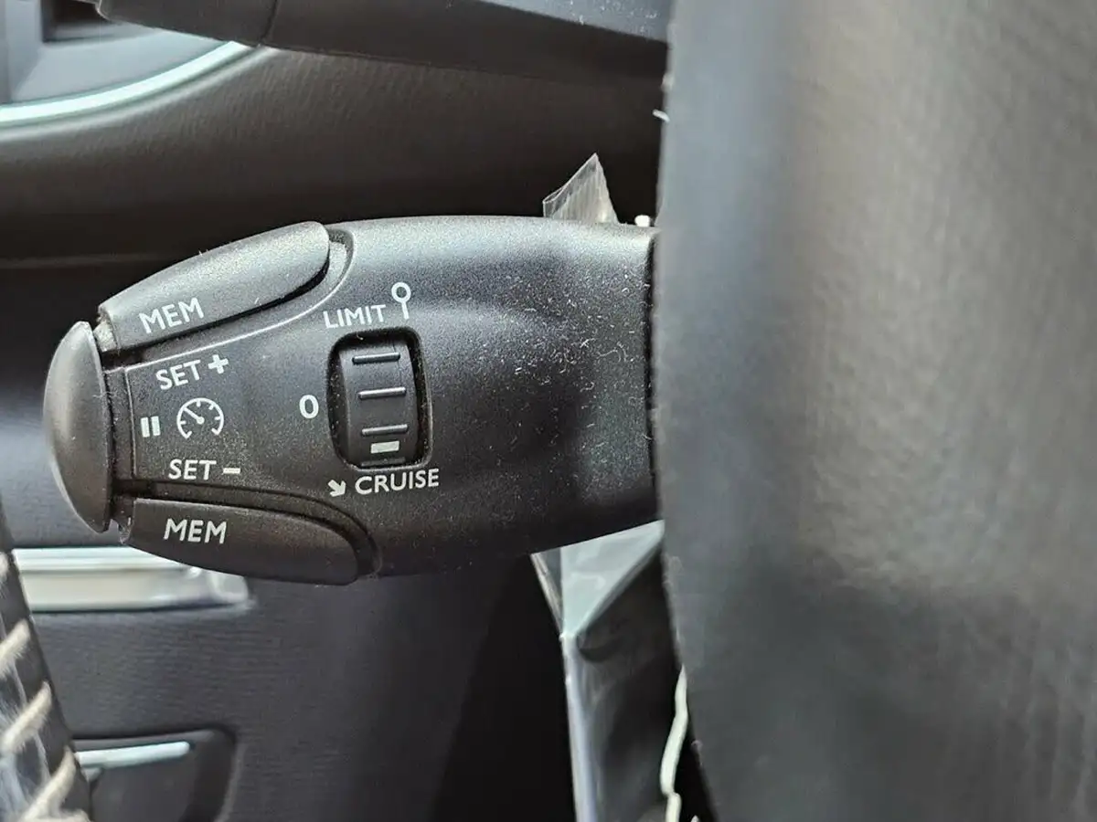 2014-peugeot-308-16hdi-active-big-13