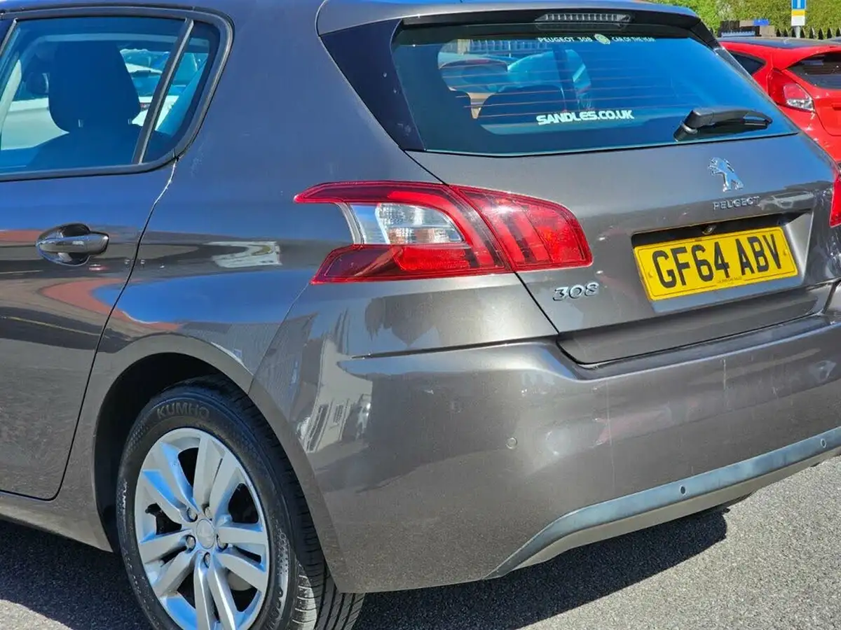 2014-peugeot-308-16hdi-active-big-39
