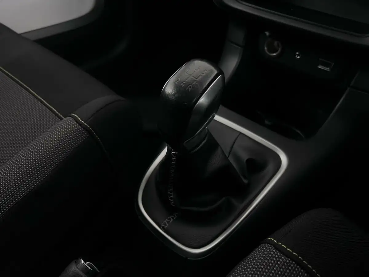 2017-citroen-c3-12-puretech-flair-82ps-big-29