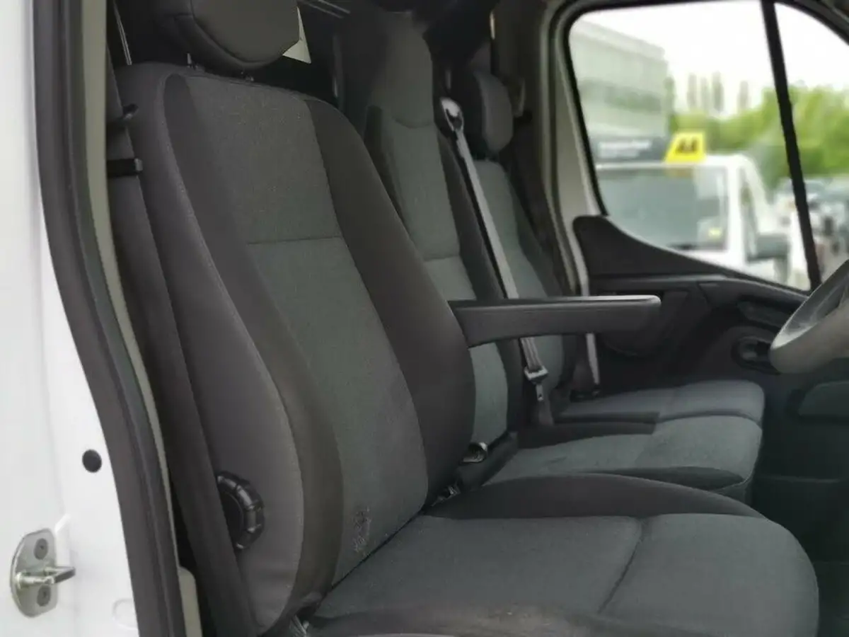 2019-renault-master-big-11