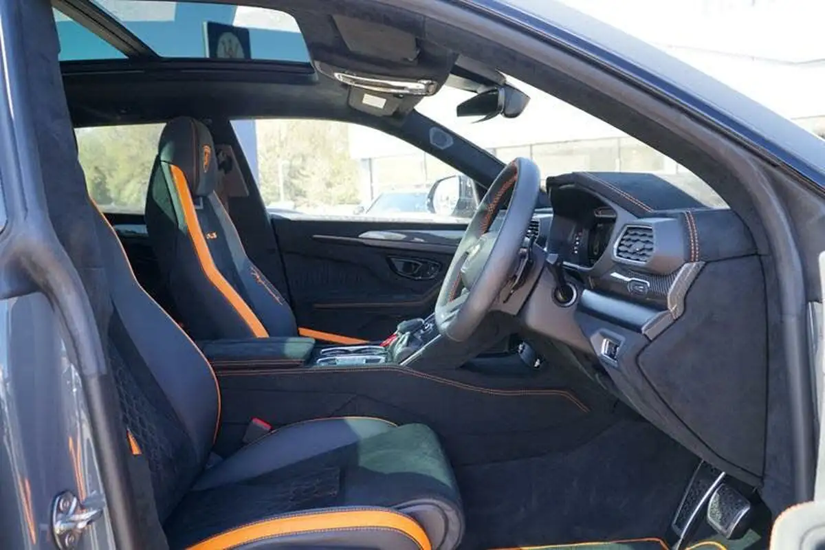 2024-lamborghini-urus-40-no-trim-big-10