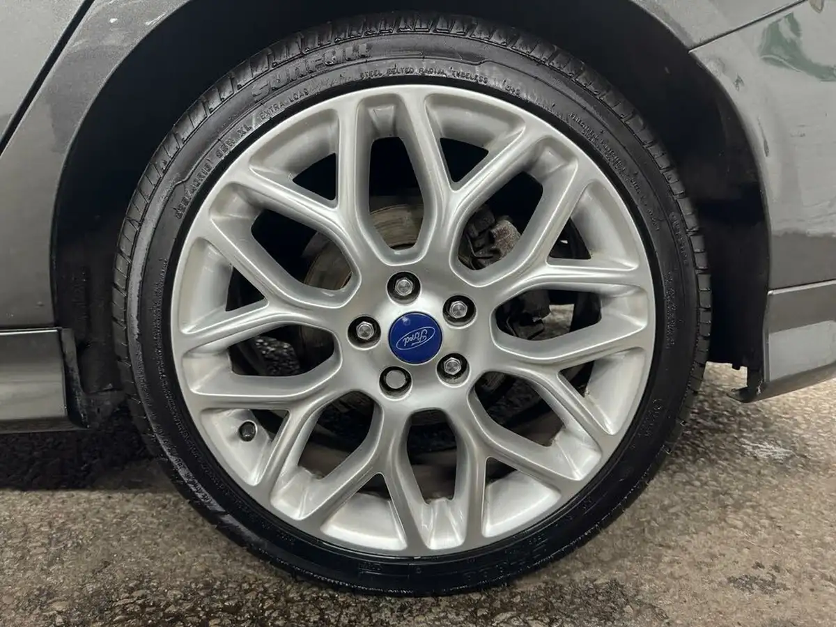 2015-ford-focus-16tdci-zetec-s-hatchback-big-13