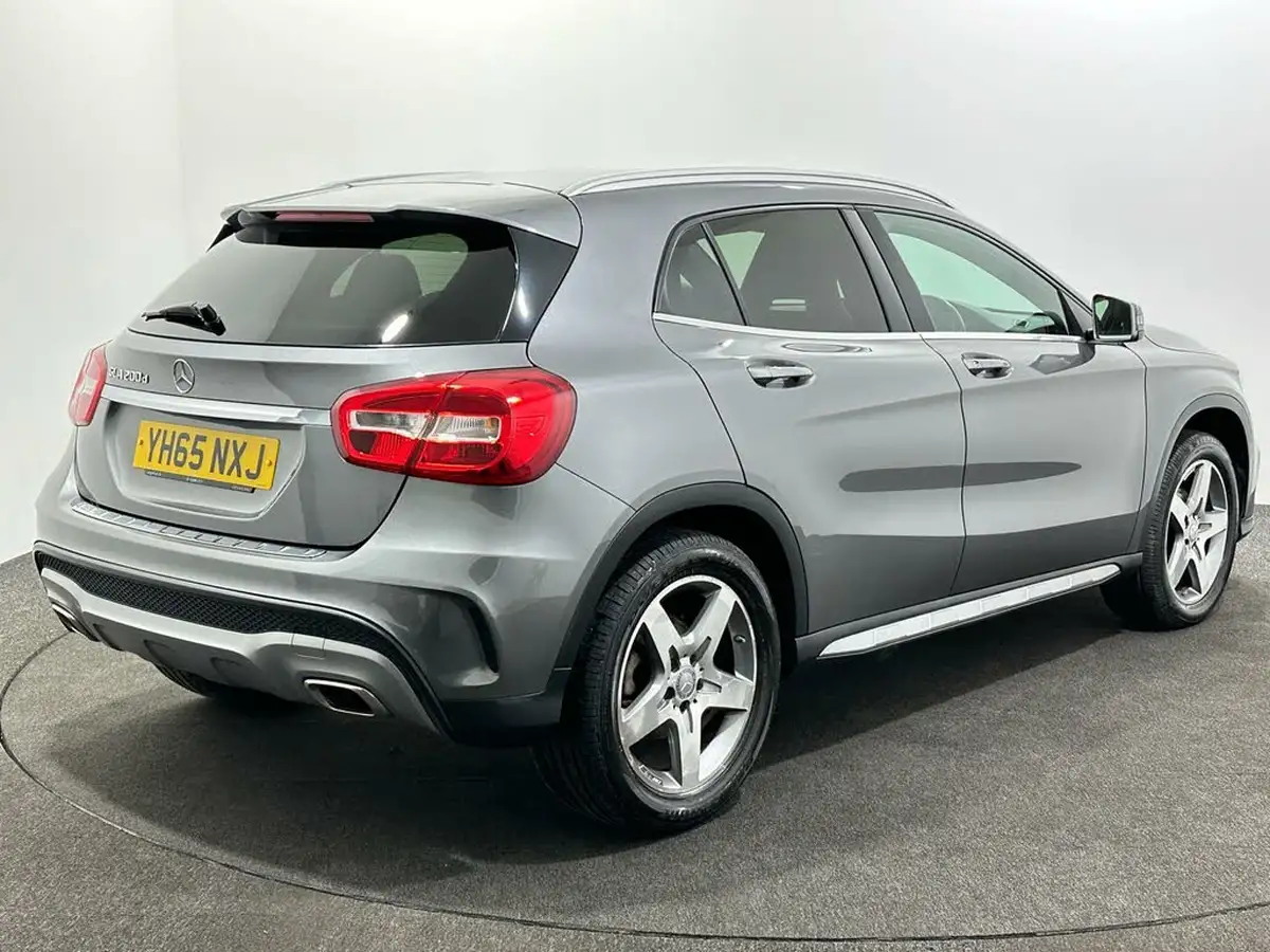2015-mercedes-benz-gla-class-21d-gla-200d-amg-line-ss-big-6