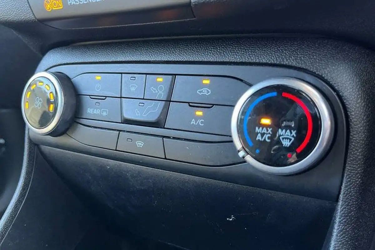 2022-ford-fiesta-10t-st-line-125ps-hybrid-mhev-3d-powershift-big-32