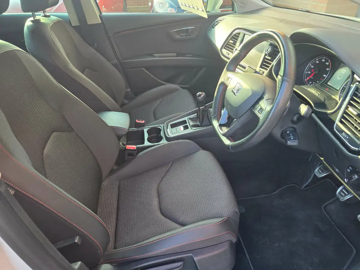 2019-seat-leon-15-tsi-evo-fr-black-edition-150ps-hatchback-big-11