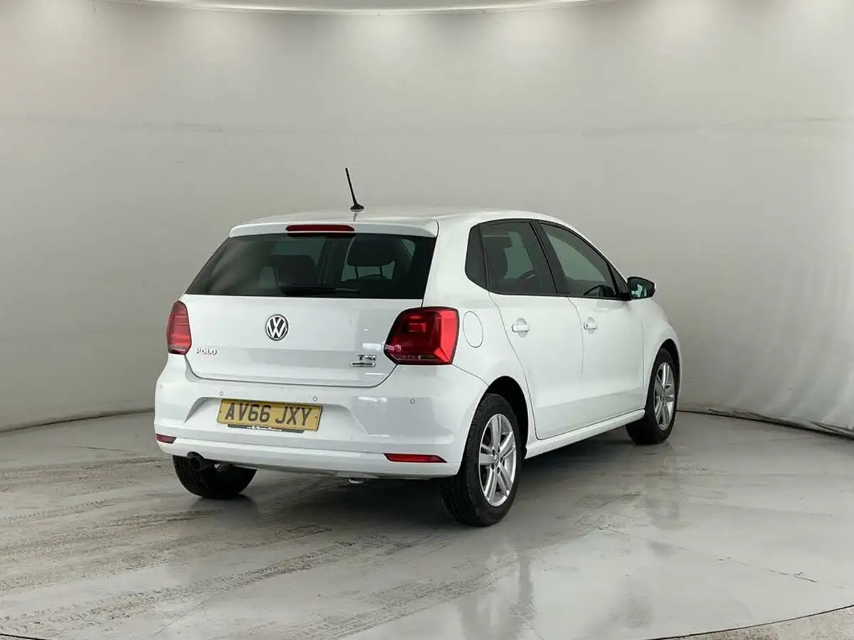 2016-volkswagen-polo-12-tsi-match-5d-big-3