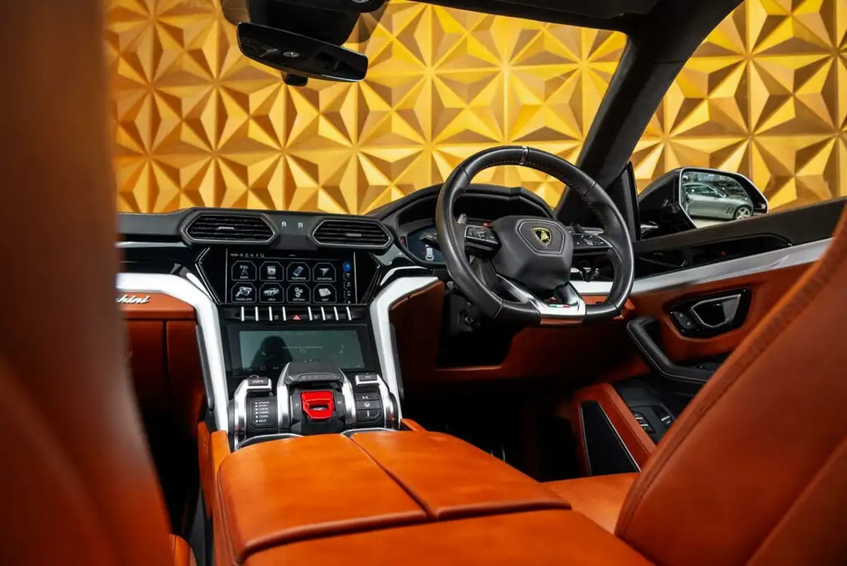 2020-lamborghini-urus-40-no-trim-big-16