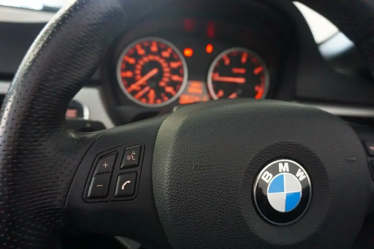 2012-bmw-3-series-20td-320d-m-sport-convertible-2d-big-27