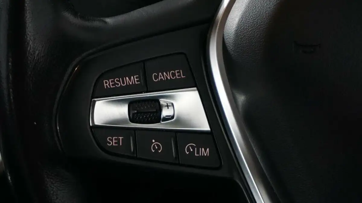 2020-bmw-3-series-20td-318d-se-saloon-4d-big-16