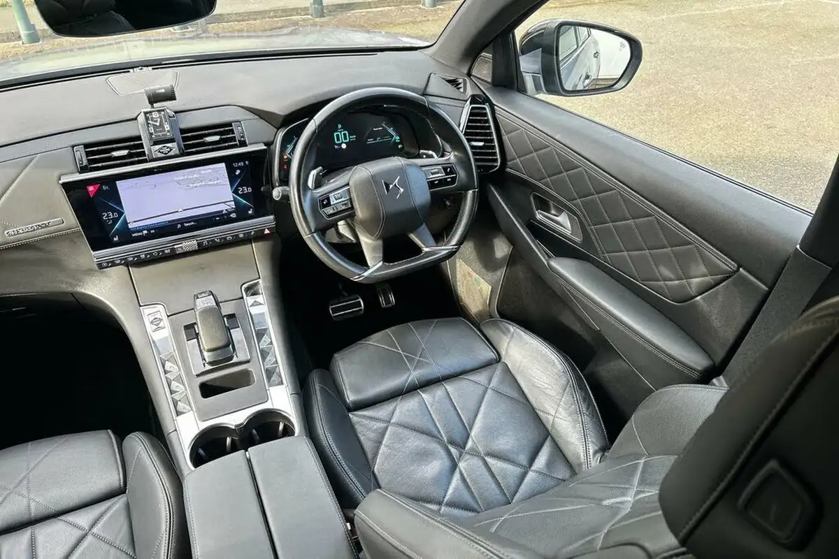 2021-ds-ds-7-crossback-e-tense-prestige-300ps-4x4-5d-big-41