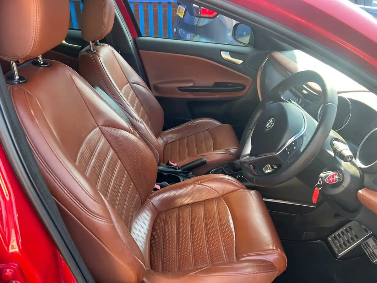 2015-alfa-romeo-giulietta-17-quadrifoglio-verde-big-2