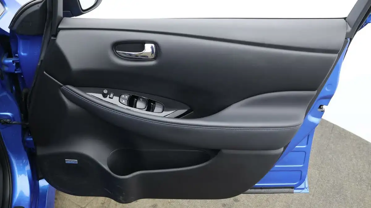 2020-nissan-leaf-e-e-tekna-big-13