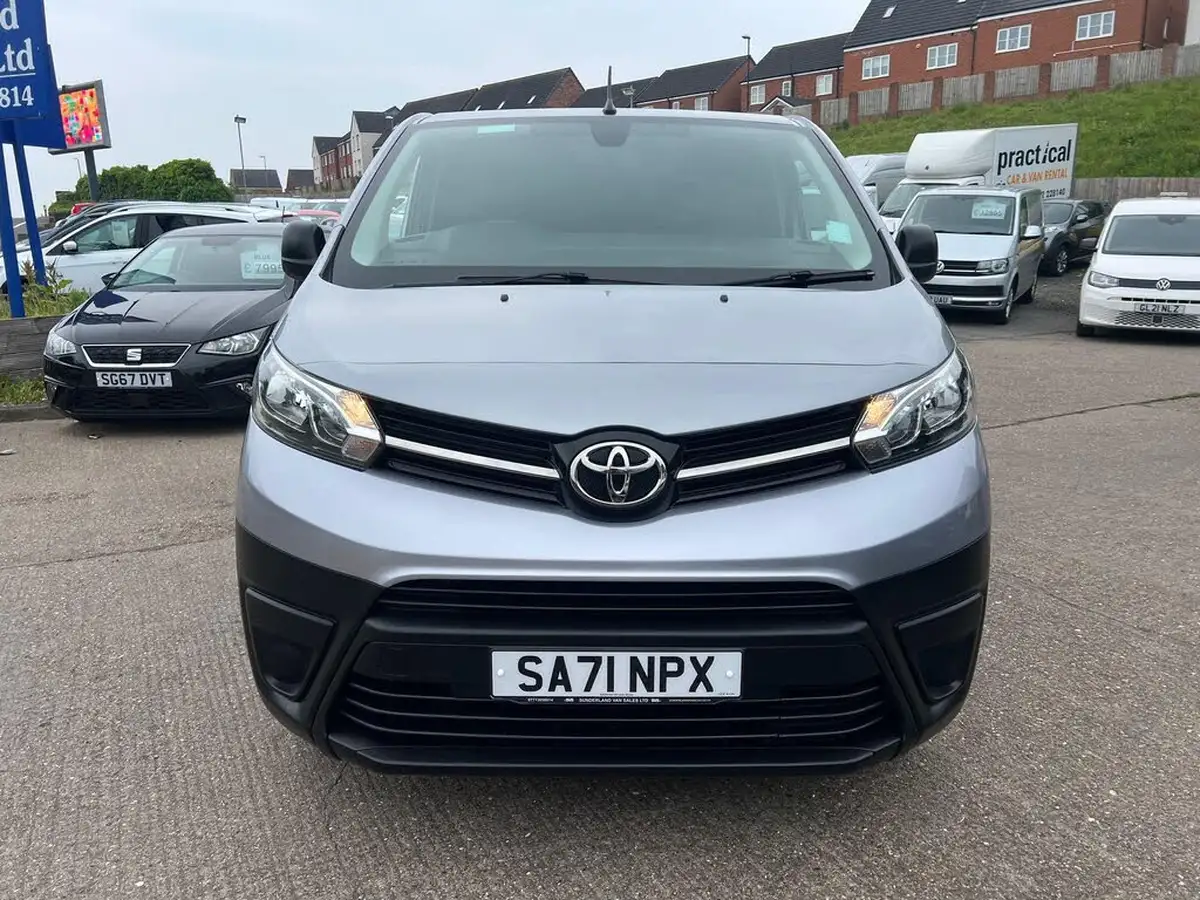 2021-toyota-proace-20d-icon-long-120hpeu6dt-e-panel-big-5