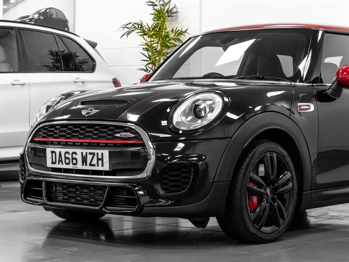 2016-mini-cooper-20-cooper-jcw-big-25