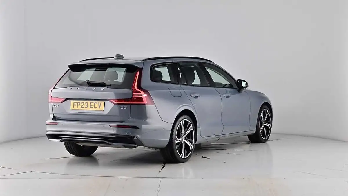 2023-volvo-v60-20-b3-plus-station-wagon-big-75
