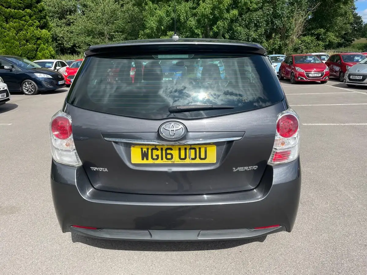 2016-toyota-verso-16d-d-4d-icon-112bhp-7st-big-3