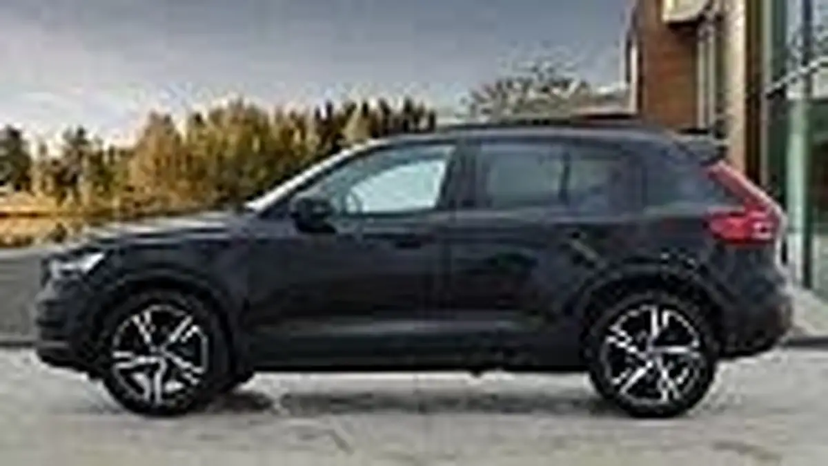 2022-volvo-xc40-15-t3-r-design-auto-big-12