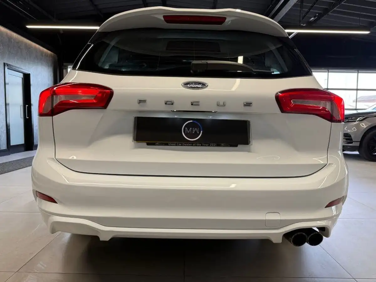 2019-ford-focus-15t-st-line-estate-big-4