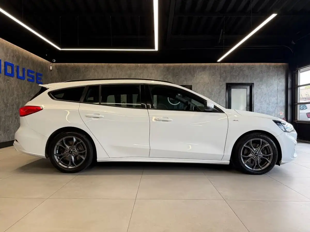 2019-ford-focus-15t-st-line-estate-big-8