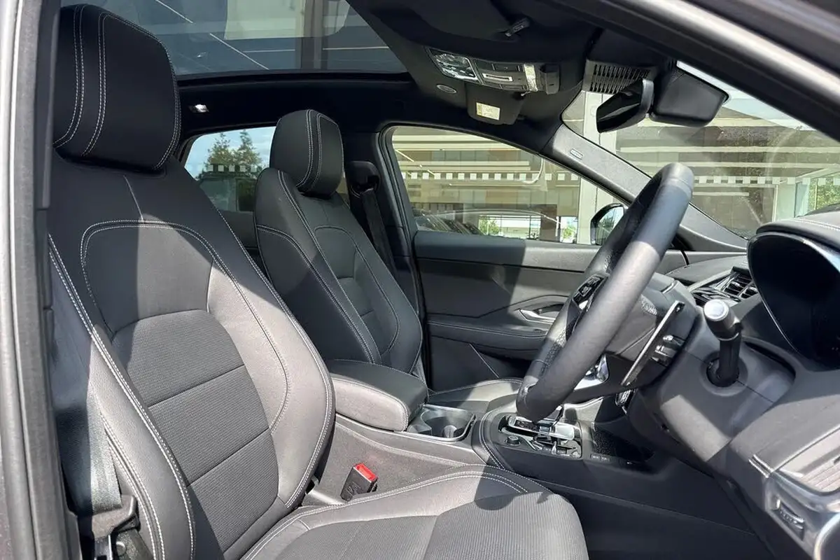 2024-jaguar-e-pace-20-d200-r-dynamic-se-black-big-40