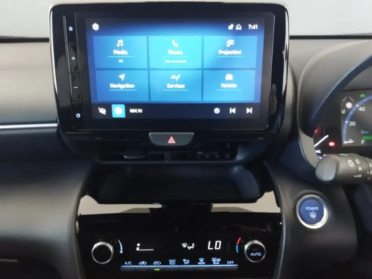2022-toyota-yaris-15-vvt-i-design-panoramic-roof-big-9