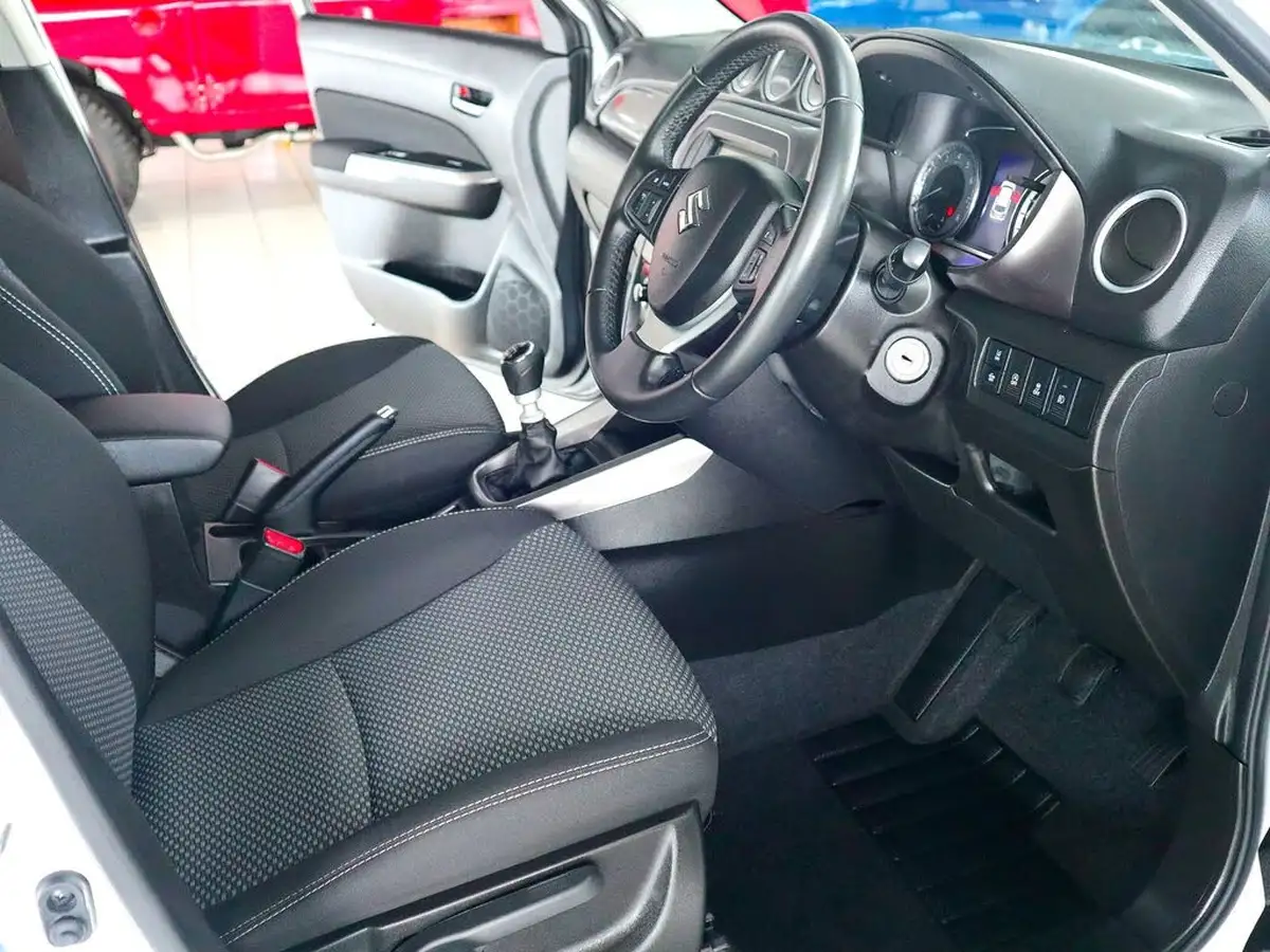 2022-suzuki-vitara-14-boosterjet-sz-t-big-2