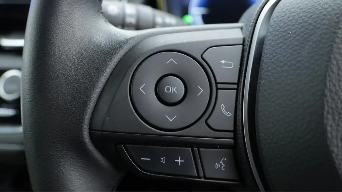 2023-toyota-corolla-18-vvt-i-icon-138bhp-hatchback-5d-big-24