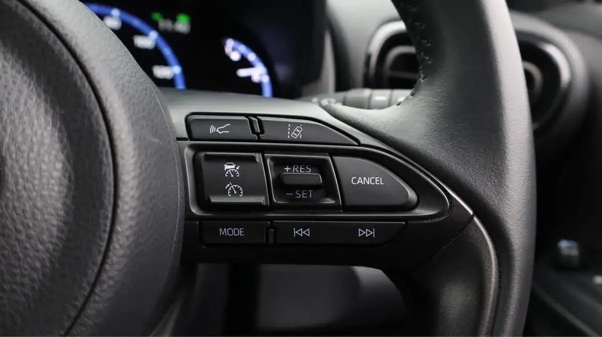 2022-toyota-yaris-cross-15-vvt-i-design-big-26