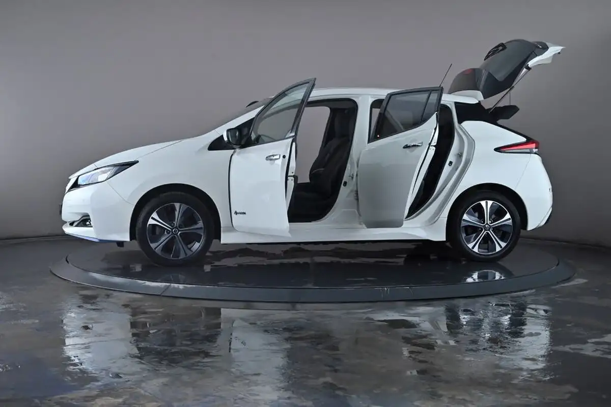 2020-nissan-leaf-e-e-tekna-big-43