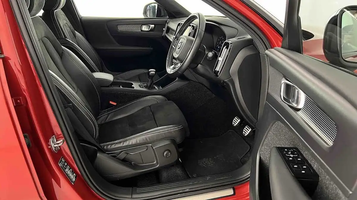 2021-volvo-xc40-15-t3-r-design-161bhp-big-15