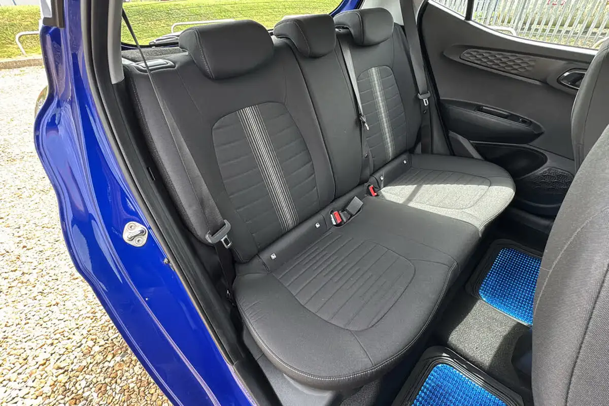 2022-hyundai-i10-10-se-connect-big-11